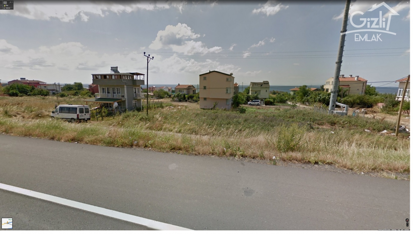 KARAEVLİ MH. ANA CADDEYE CEPHELİ 185m2 KÖŞE PARSEL ARSA